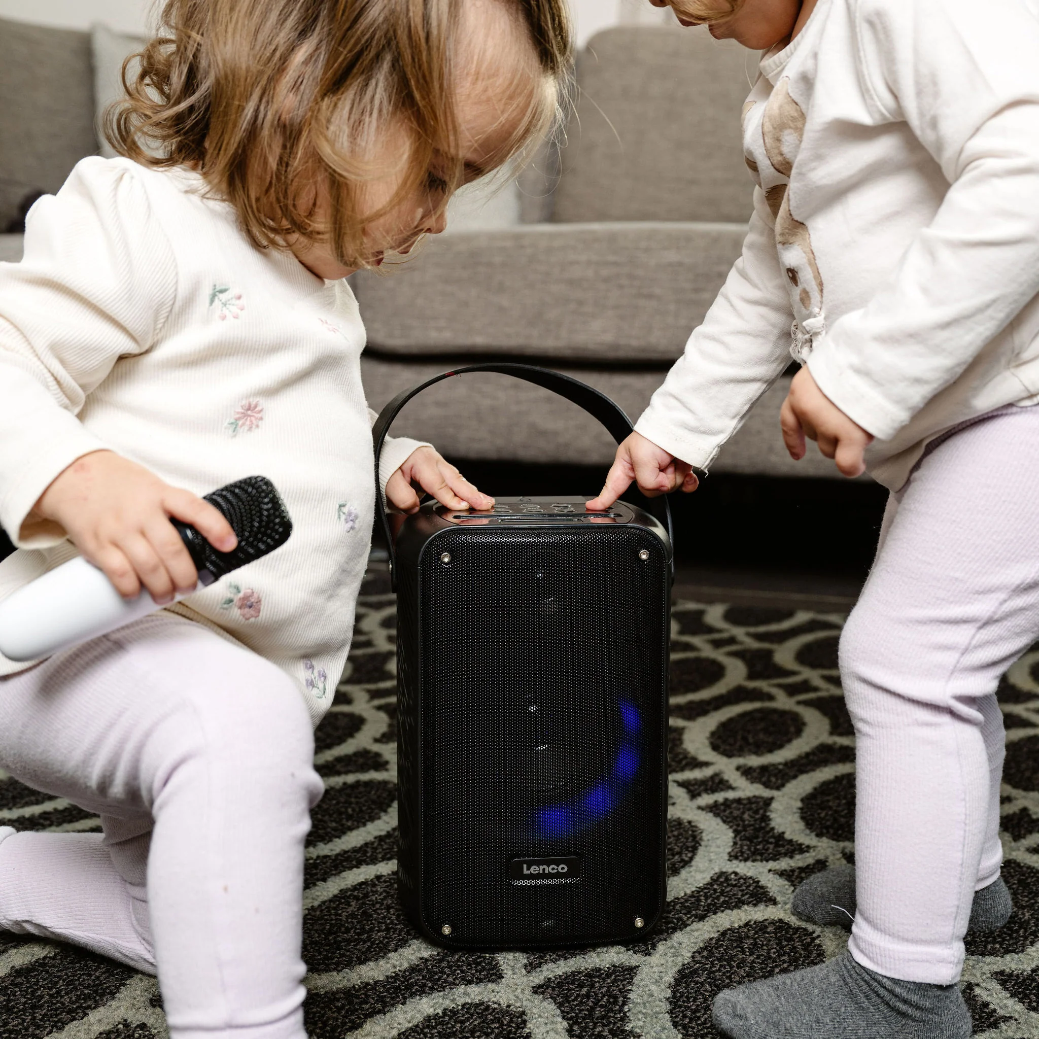 LENCO BTC-060BK - Karaoke set met Bluetooth®, oplaadbare batterij, draadloze karaoke microfoon en disco LED-verlichting - Image 12