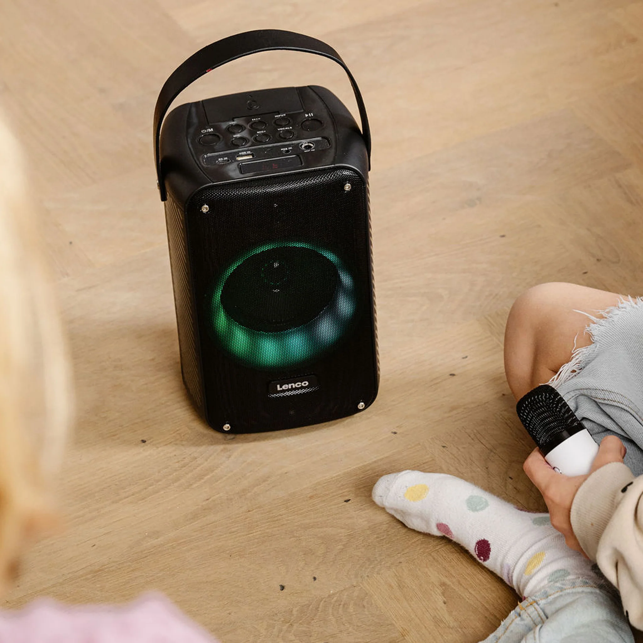 LENCO BTC-060BK - Karaoke set met Bluetooth®, oplaadbare batterij, draadloze karaoke microfoon en disco LED-verlichting - Image 18