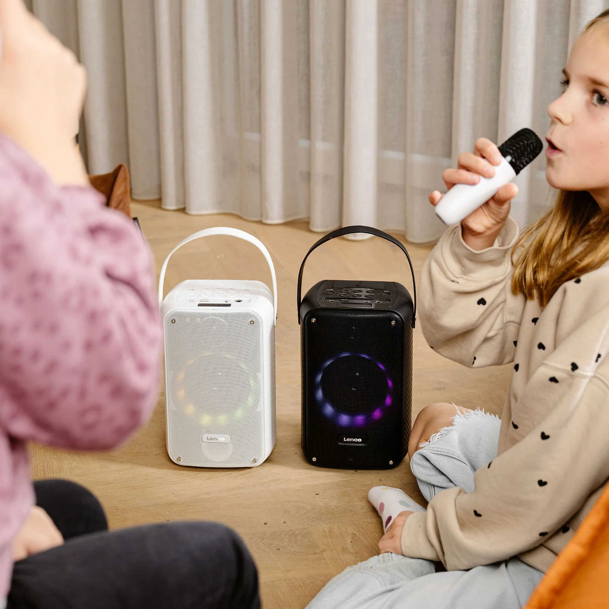 LENCO BTC-060BK - Karaoke set met Bluetooth®, oplaadbare batterij, draadloze karaoke microfoon en disco LED-verlichting - Image 21