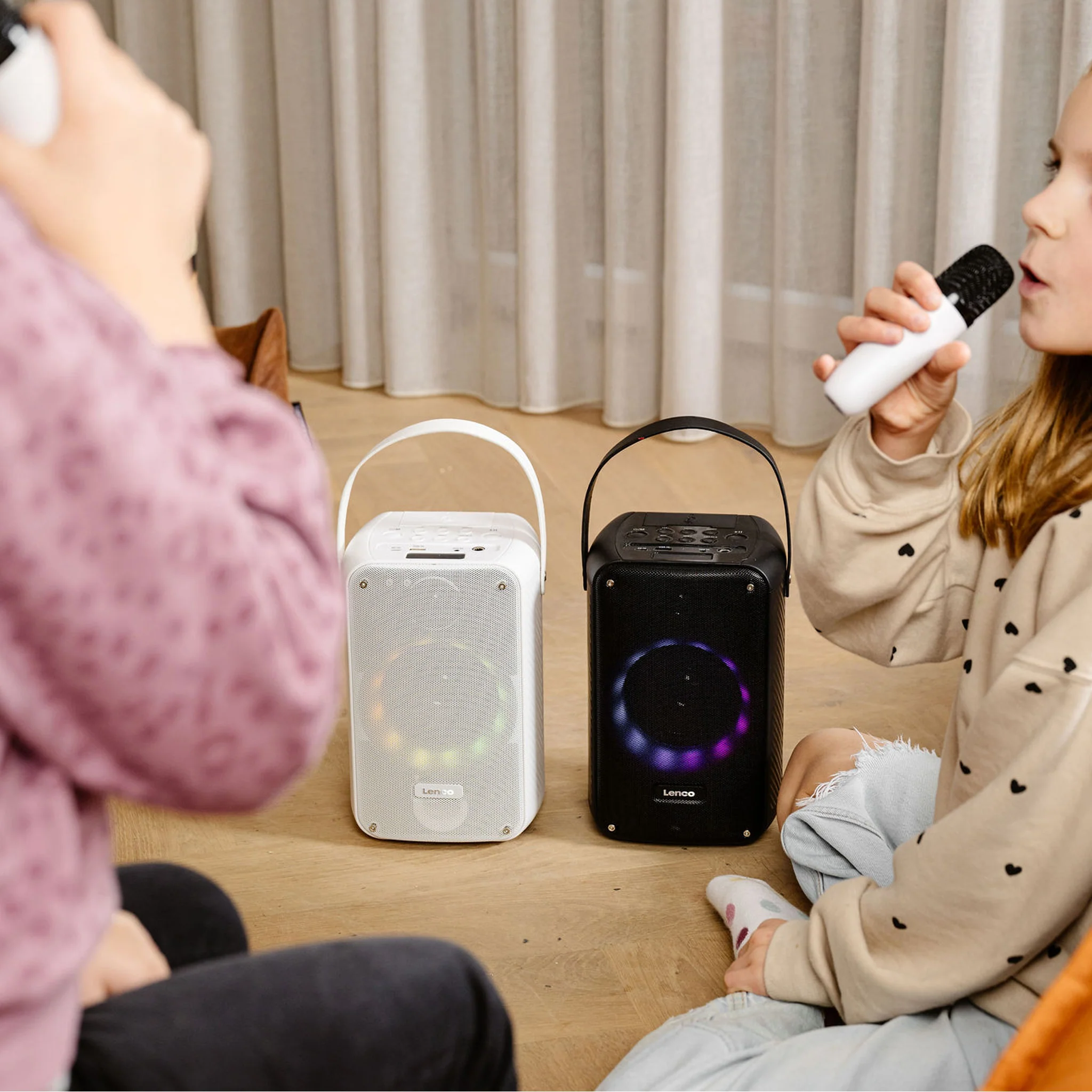 LENCO BTC-060WH - Karaoke set met Bluetooth®, oplaadbare batterij, draadloze karaoke microfoon en disco LED-verlichting - Wit - Image 19