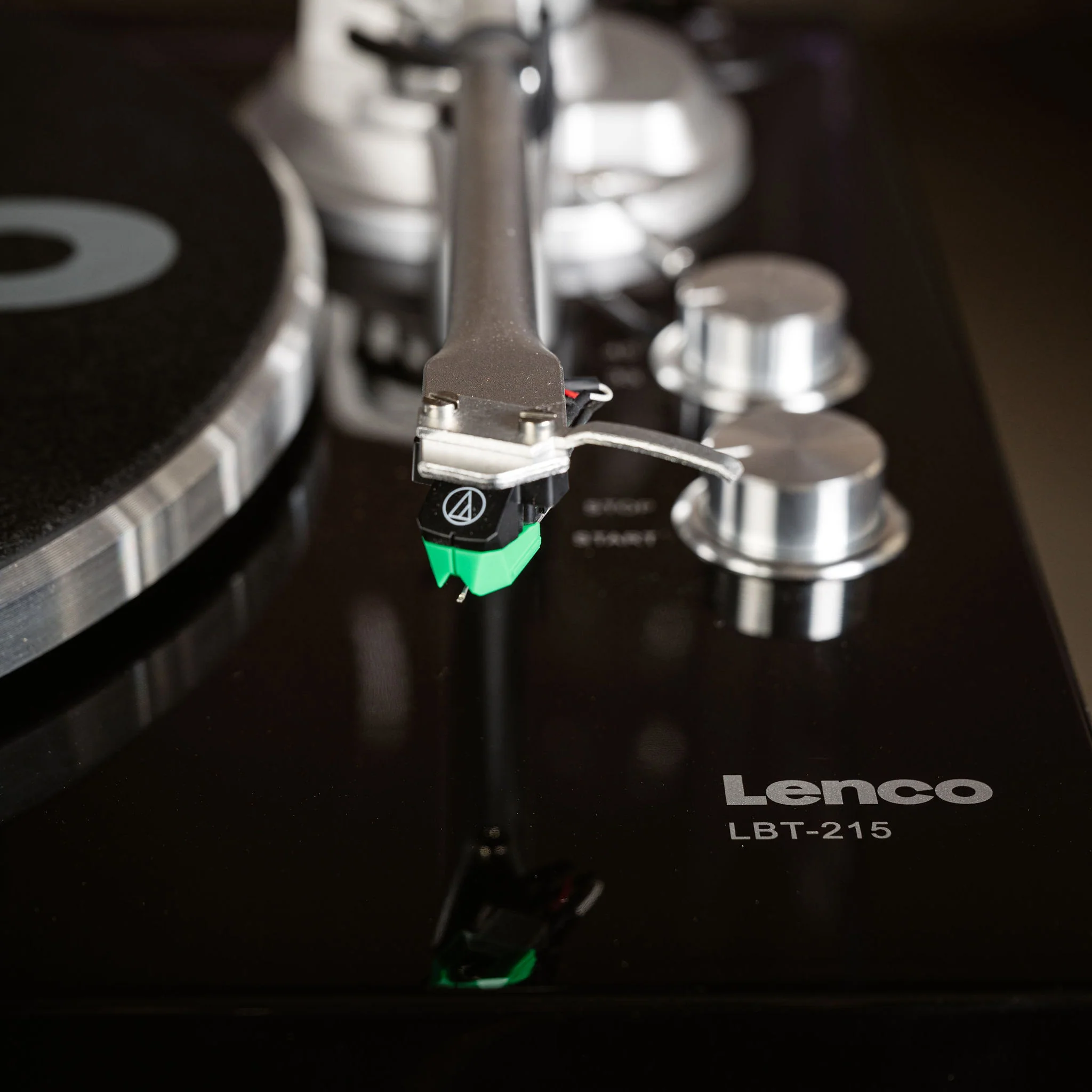LENCO LBT-215BK - Platenspeler met Bluetooth® en een metalen draaiplateau, toonarm en contragewicht - Exclusieve Piano Black kleur - Image 16
