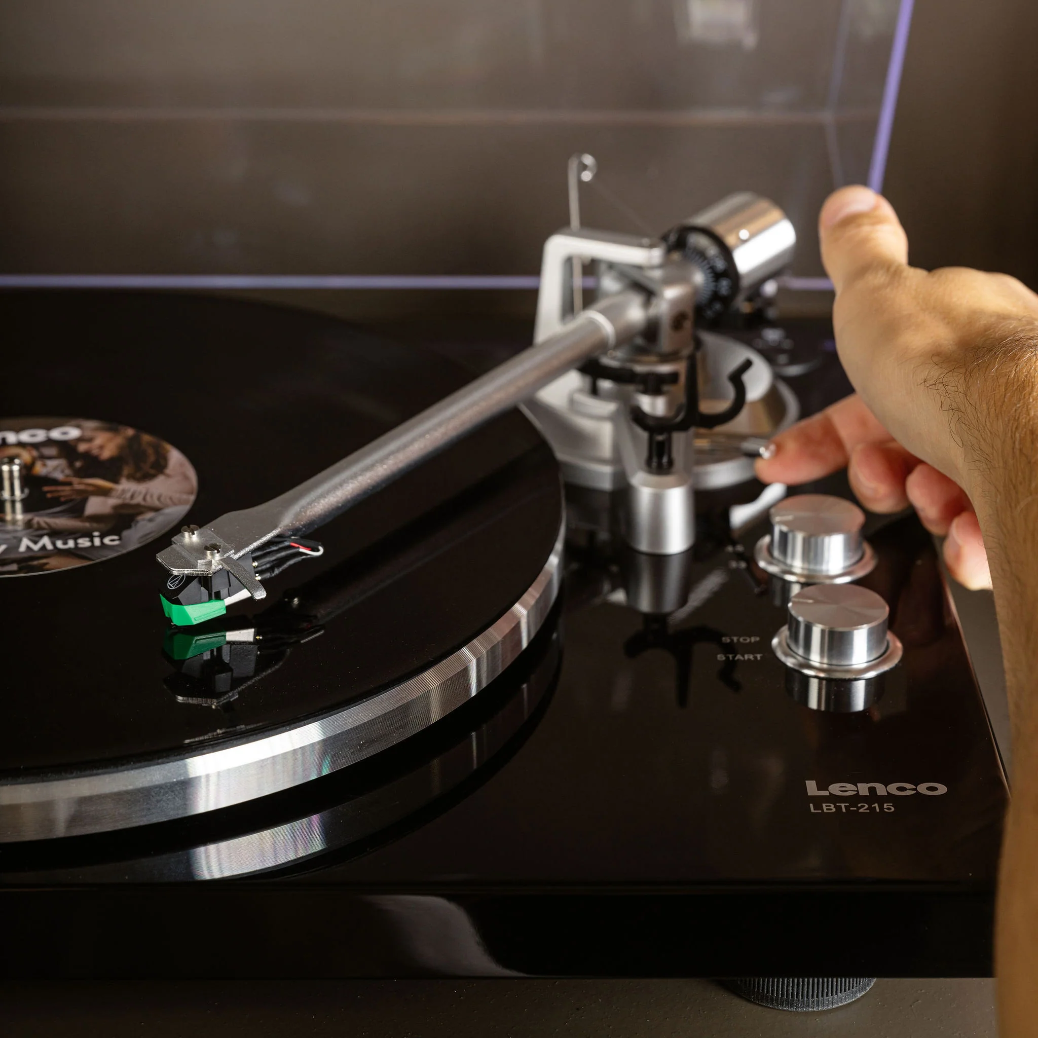 LENCO LBT-215BK - Platenspeler met Bluetooth® en een metalen draaiplateau, toonarm en contragewicht - Exclusieve Piano Black kleur - Image 23