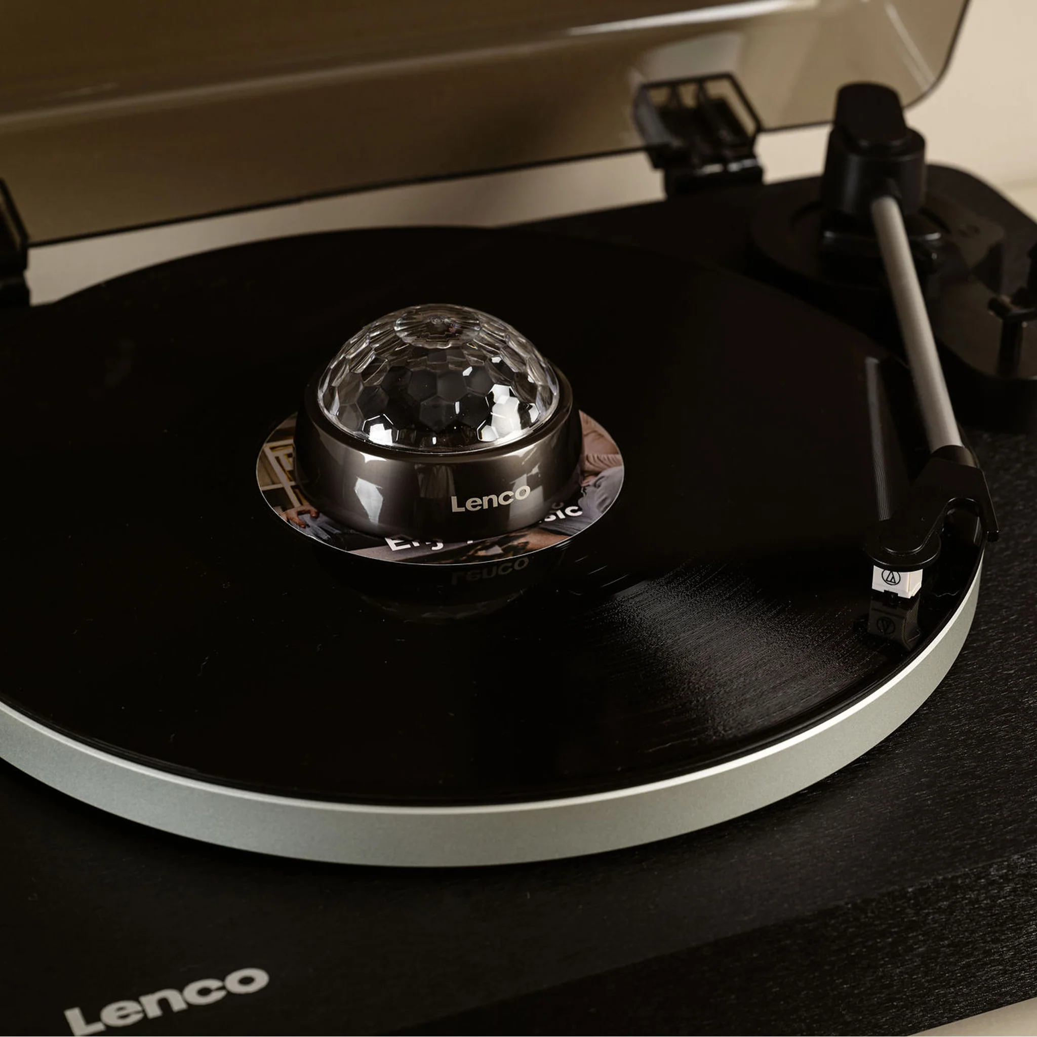 LENCO LBTA-165BK - Volledig automatische platenspeler met Bluetooth® overdracht en voorversterker - Metalen draaiplateau en toonarm - Zwart - Image 13