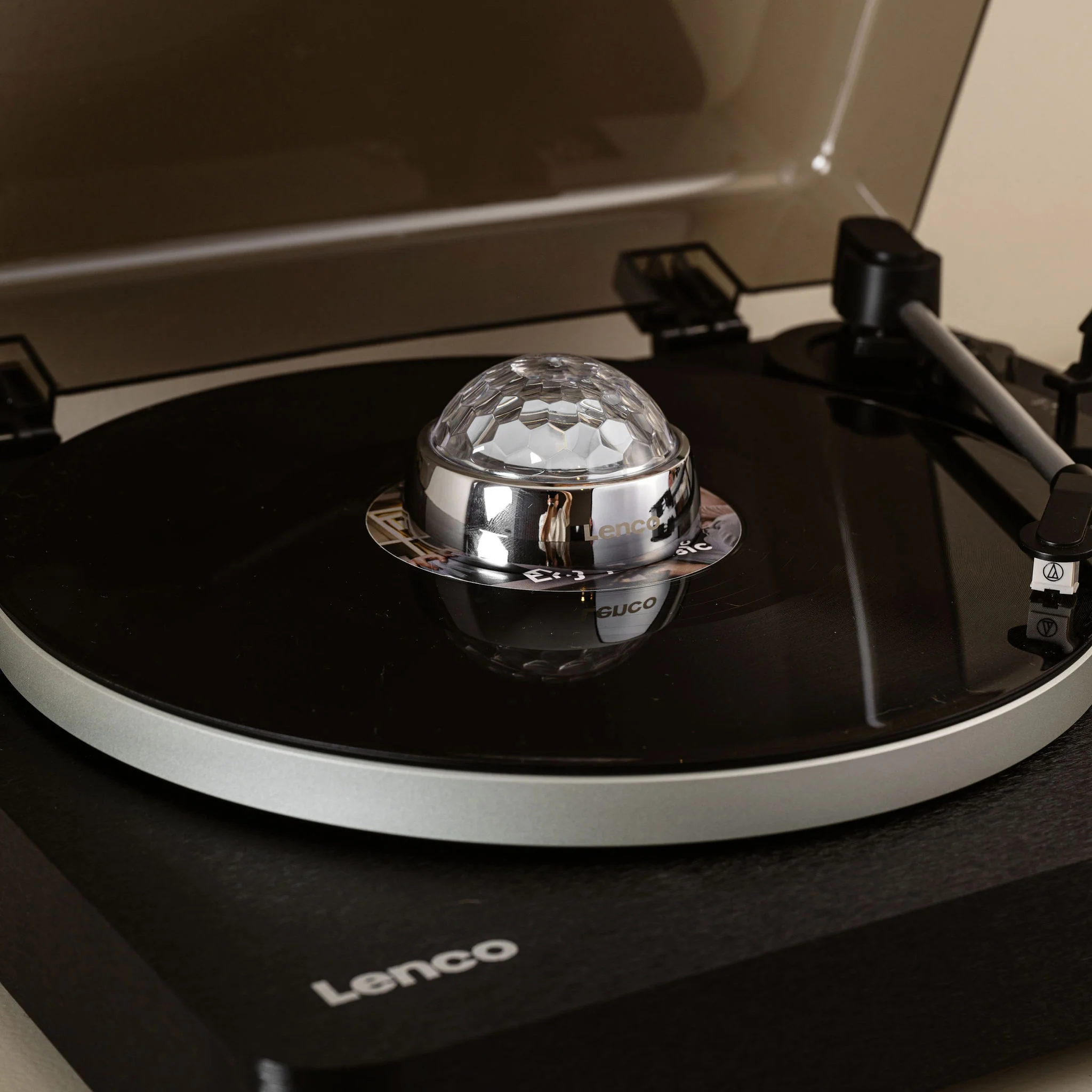 LENCO LBTA-165BK - Volledig automatische platenspeler met Bluetooth® overdracht en voorversterker - Metalen draaiplateau en toonarm - Zwart - Image 21