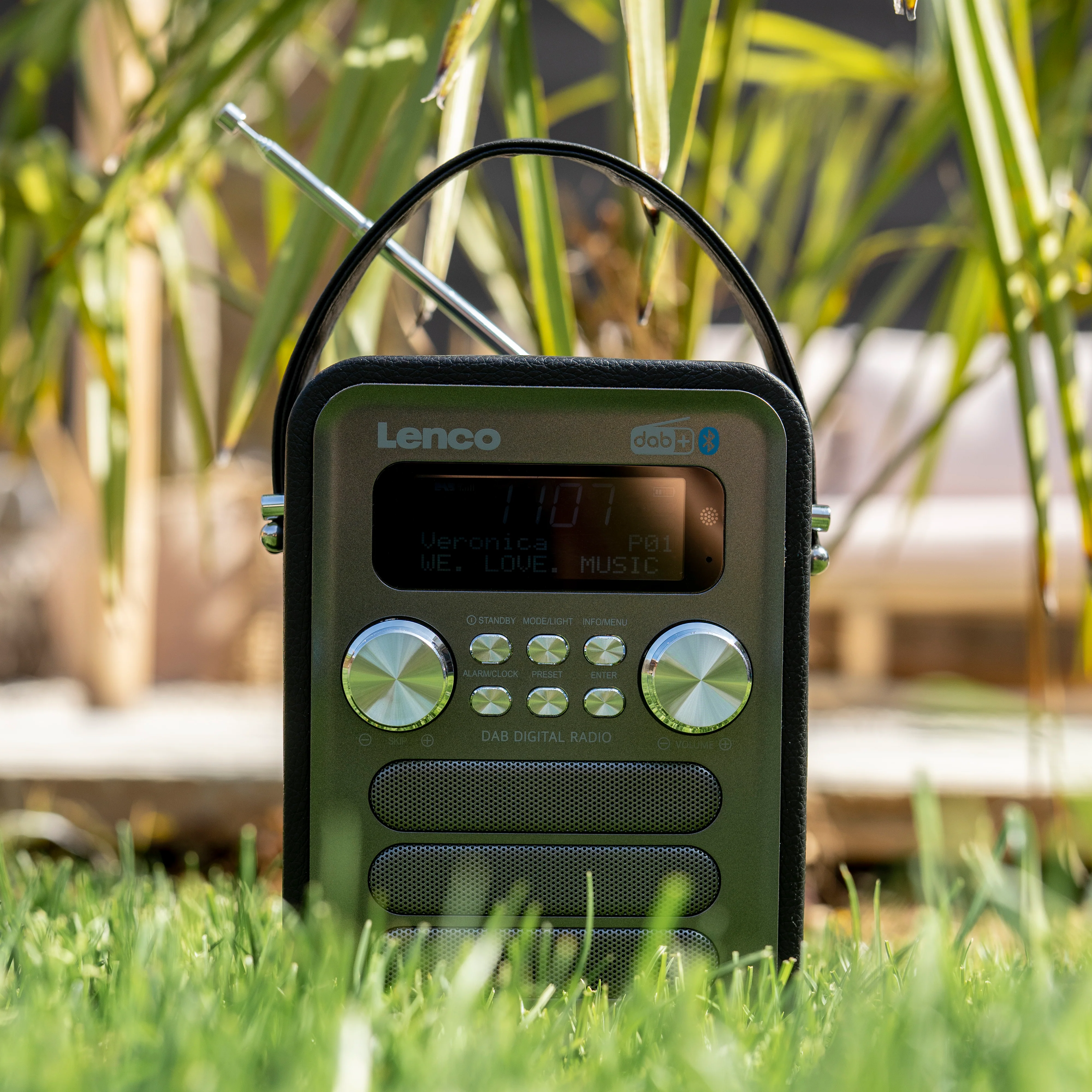 LENCO PDR-051BKSI - Draagbare DAB+ FM Radio met Bluetooth® en AUX-ingang, oplaadbare batterij - Zwart - Image 11