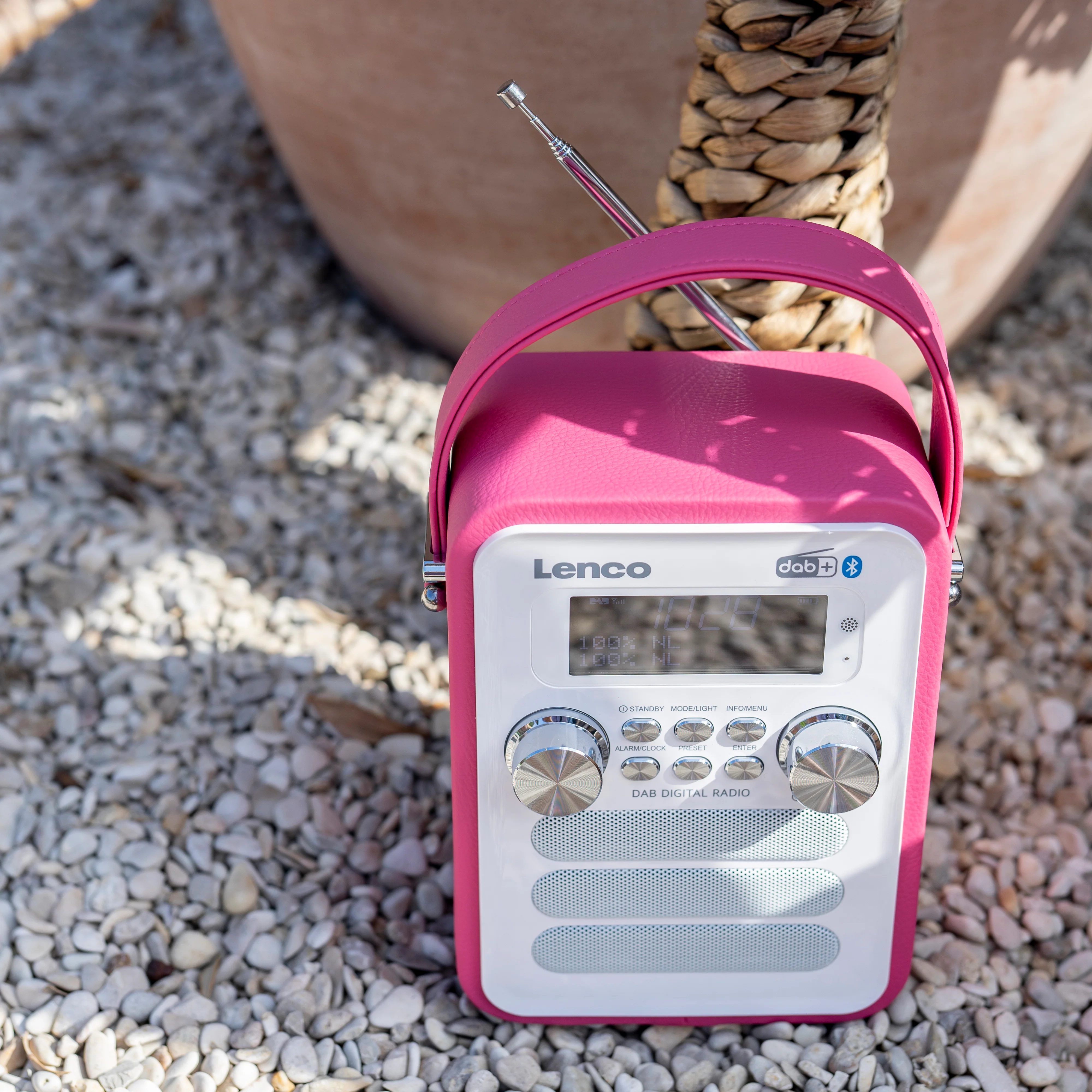 LENCO PDR-051PKWH - Draagbare DAB+ FM Radio met Bluetooth® en AUX-ingang, oplaadbare batterij - Roze - Image 11