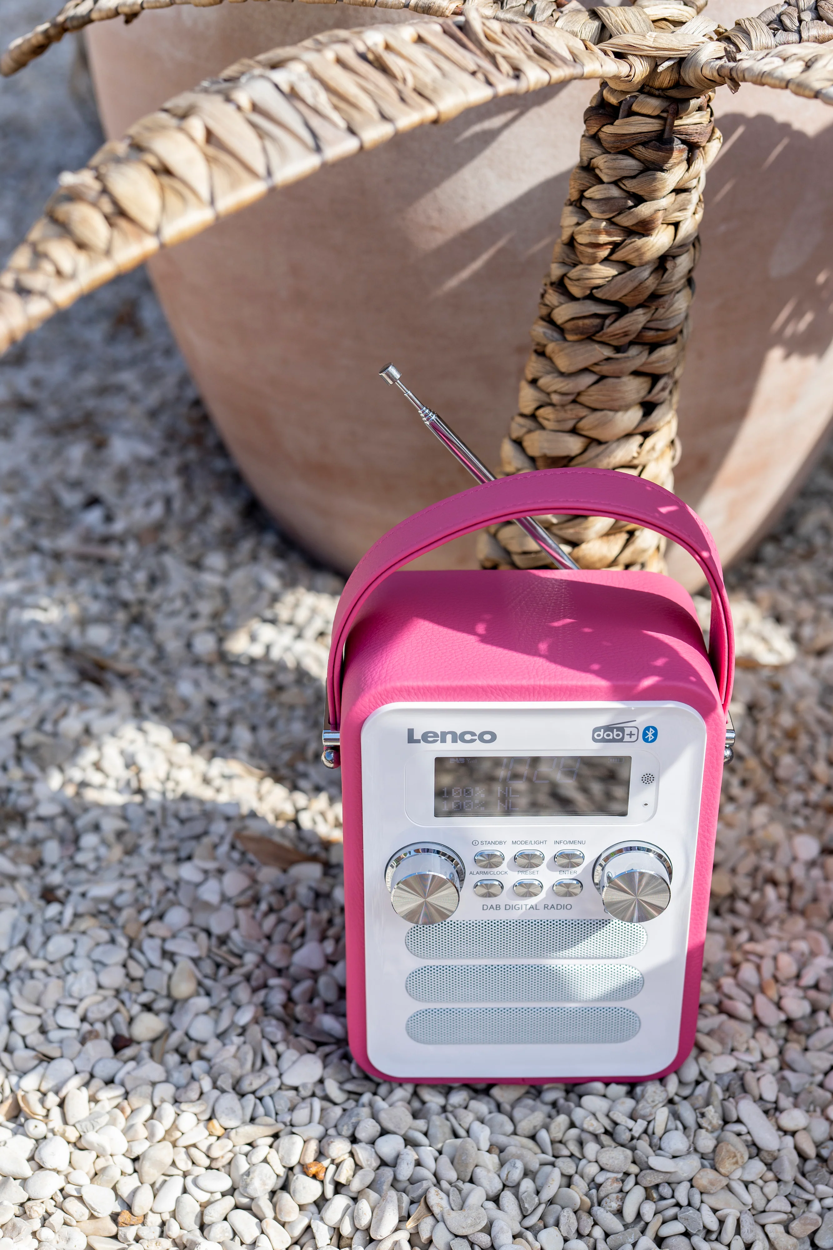 LENCO PDR-051PKWH - Draagbare DAB+ FM Radio met Bluetooth® en AUX-ingang, oplaadbare batterij - Roze - Image 16
