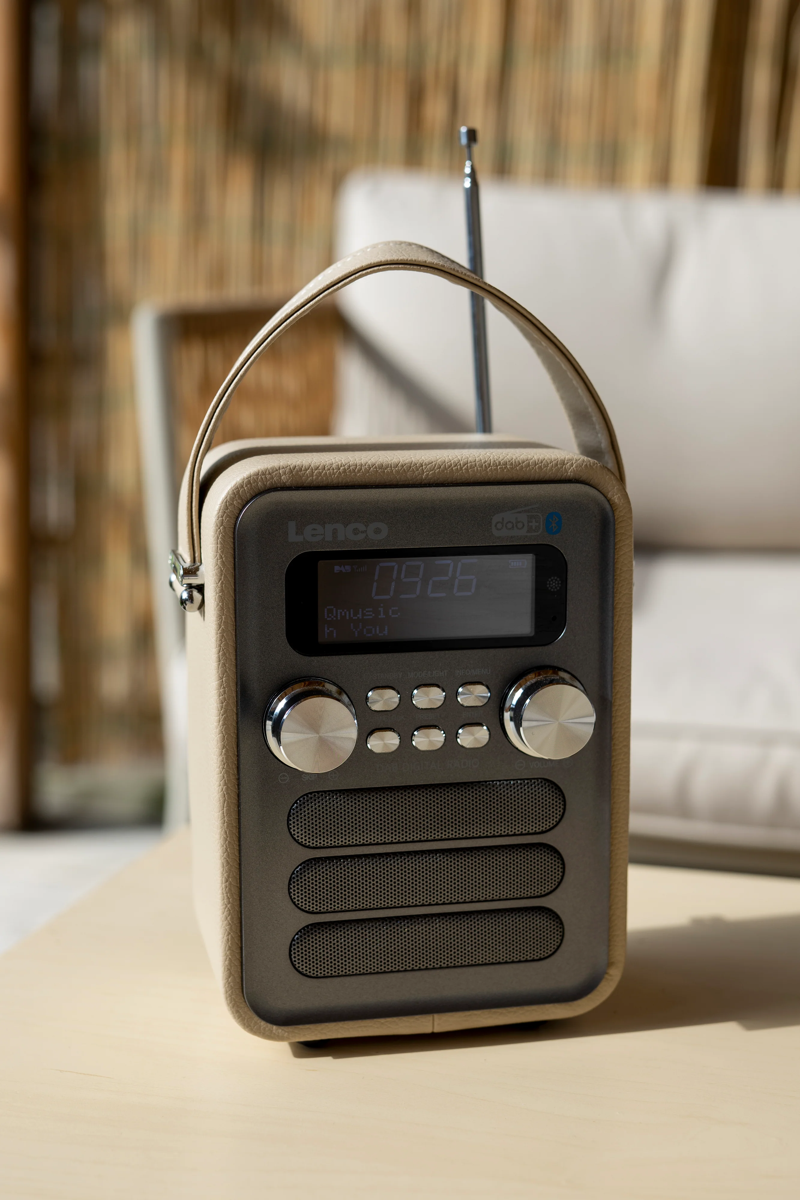 LENCO PDR-051TPSI - Draagbare DAB+ FM Radio met Bluetooth® en AUX-ingang, oplaadbare batterij - Taupe - Image 15