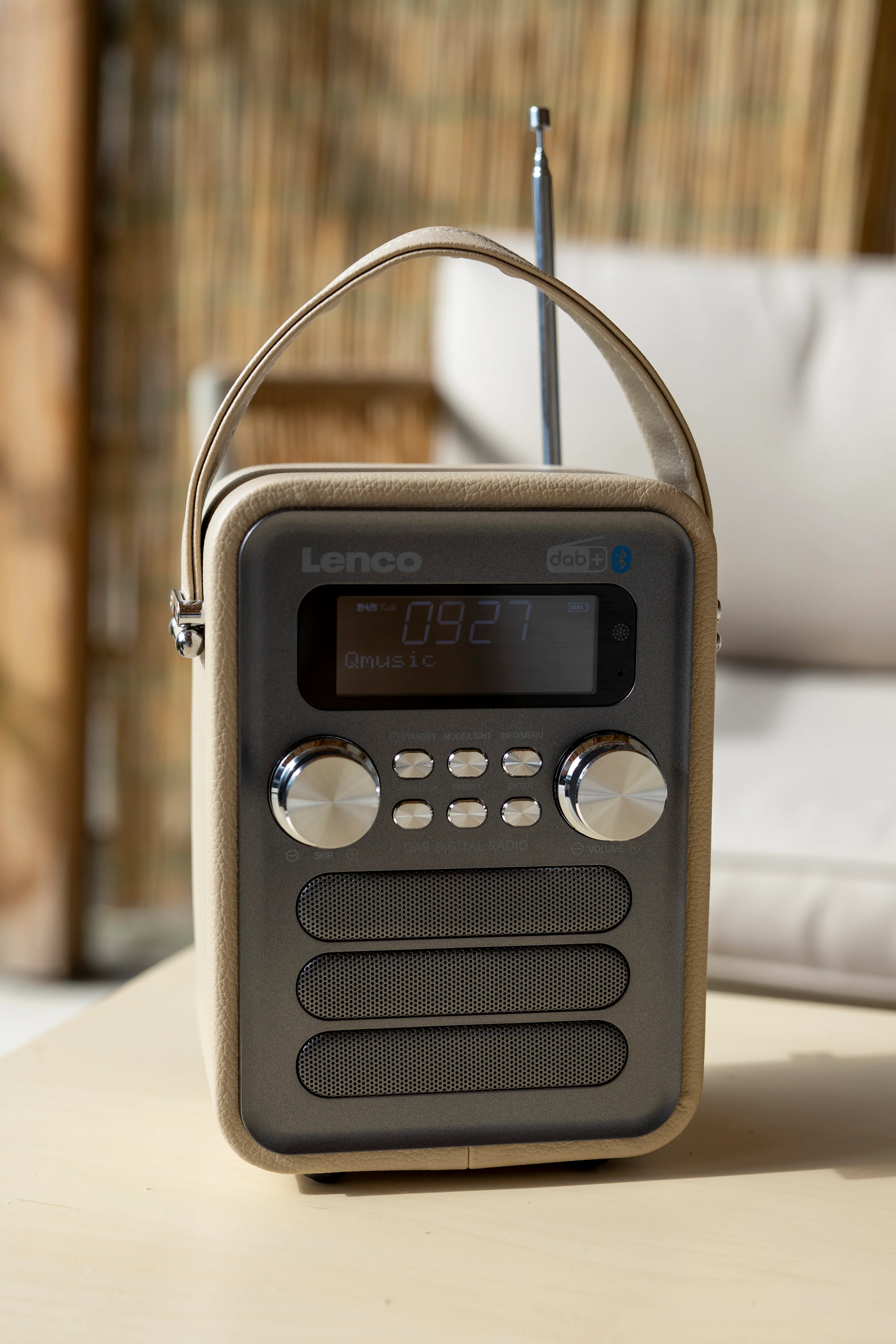 LENCO PDR-051TPSI - Draagbare DAB+ FM Radio met Bluetooth® en AUX-ingang, oplaadbare batterij - Taupe - Image 16