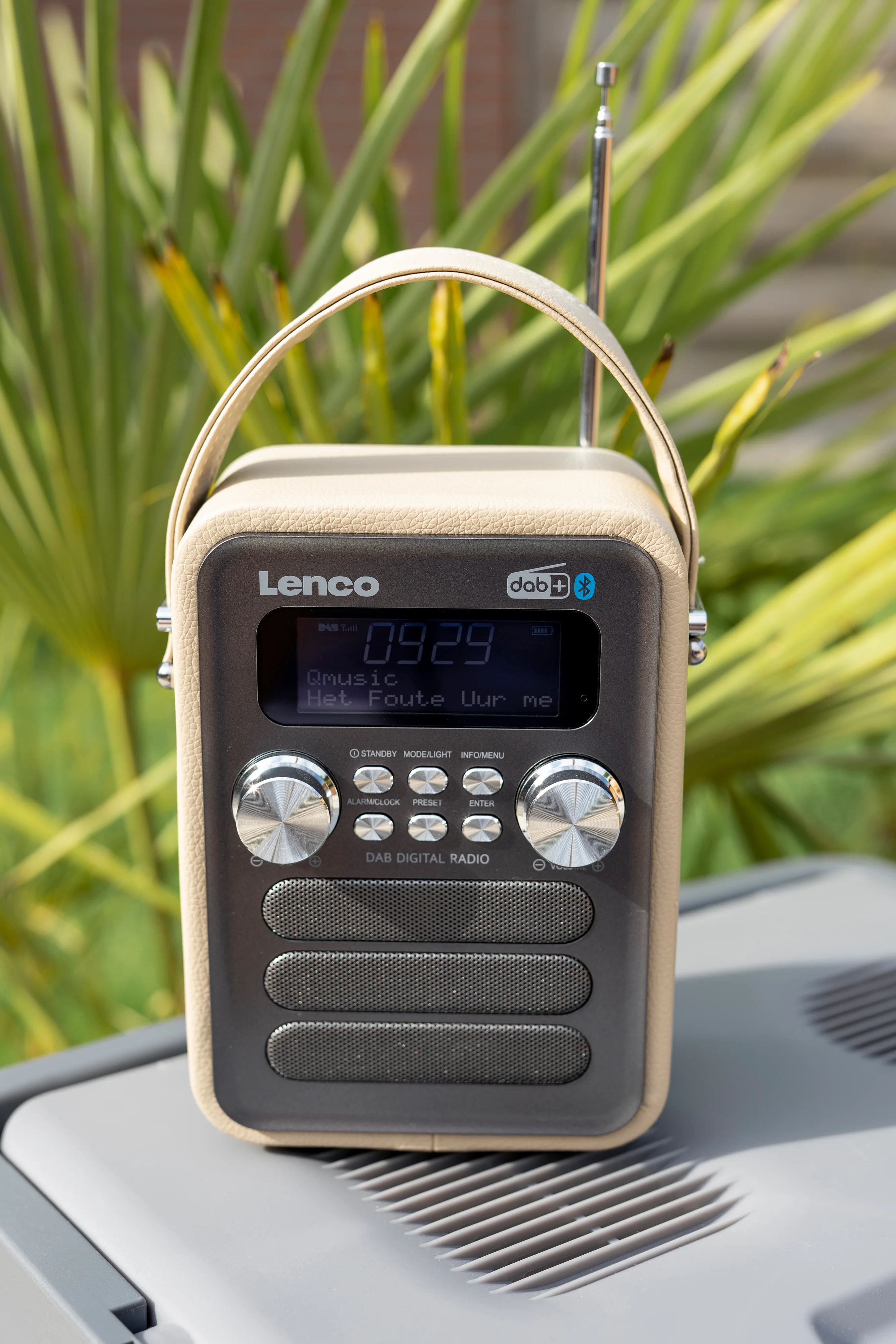 LENCO PDR-051TPSI - Draagbare DAB+ FM Radio met Bluetooth® en AUX-ingang, oplaadbare batterij - Taupe - Image 18